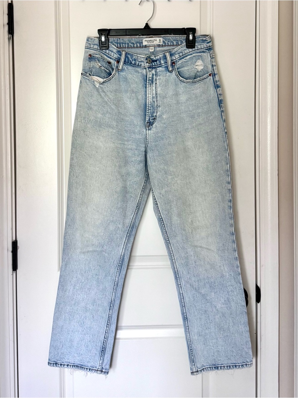 Abercrombie & Fitch Light Blue Curve Live High-Rise Ankle Straight Jeans